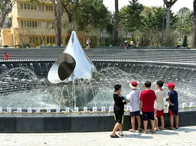 Nhạc nước Đài tưởng niệm COVID-19 (công viên số 1 Lý Thái Tổ)