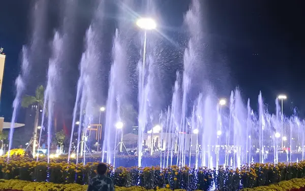 Sàn nhạc nước tương tác: Lời giải cho những quảng trường rộng lớn vô hồn