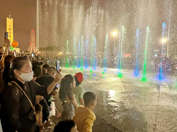 Nhạc nước âm sàn quảng trường: Giải pháp 