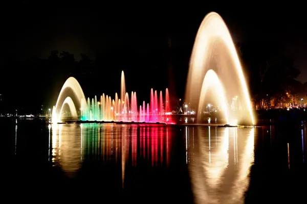 Đèn LED âm nước RGBW là gì? 