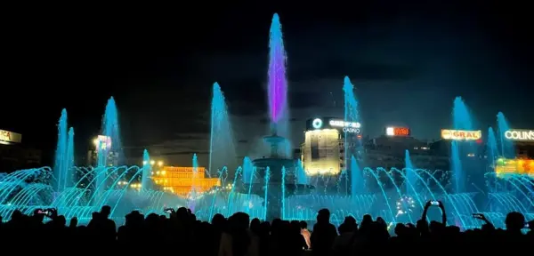 Hệ thống điều khiển nhạc nước: 