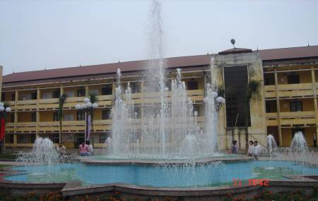 Đài phun nước tại ĐH Sư Phạm Thái Nguyên