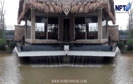 Đài phun nước tại Làng Văn Hoá -  Du Lịch Nắng Sông Hồng - Gia Lâm - Hà Nội