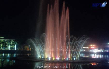 Đài phun nước trên phao nổi tại UBND Huyện Việt Yên - Bắc Giang