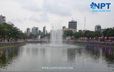 Công trình đài phun nước phao nổi tại đường đi bộ Trịnh Công Sơn - Hồ Tây