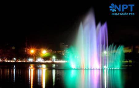 Đài phun nước trên phao nổi hồ Vị Hoàng - TP Nam Định