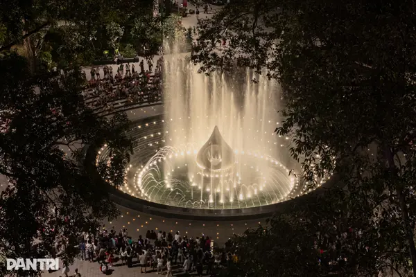 Công viên số 1 Lý Thái Tổ đông nghẹt người cuối tuần: Công trình mang dấu ấn của NPT Nhạc Nước Pro