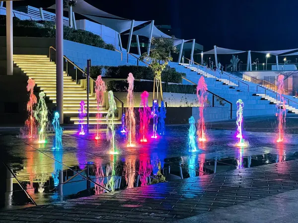 Dry Interactive Fountain: Giải pháp điều hòa tự nhiên và cản bụi mịn cho quảng trường đô thị
