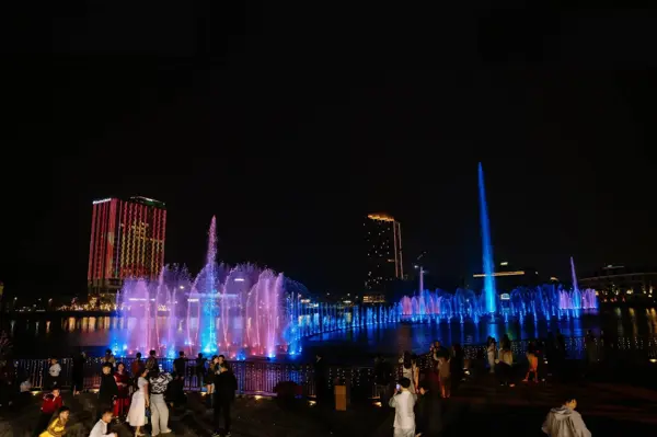 Đánh thức kinh tế đêm bằng nhạc nước nổi: Khi mặt hồ tạo ra dòng tiền