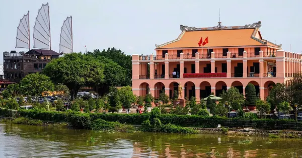 Giải mã hạ tầng cơ điện ngầm cho nhạc nước Bến Nhà Rồng: Bài toán chống ăn mòn và an toàn điện