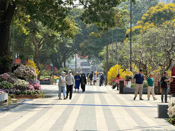 Công viên số 1 Lý Thái Tổ nhộn nhịp ngày khánh thành