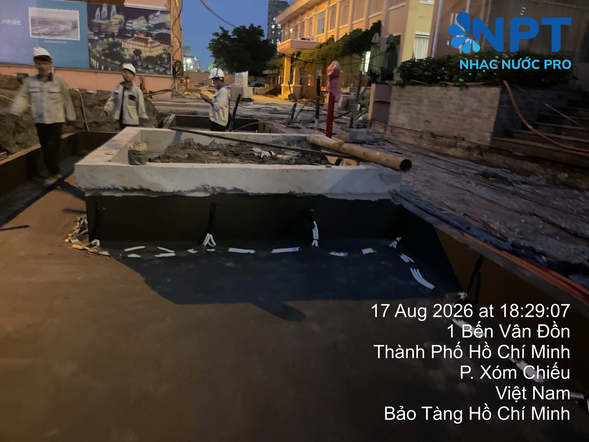Đầu chờ trong hệ thống kỹ thuật nhạc nước được chuẩn bị trước khi lắp vòi và đèn