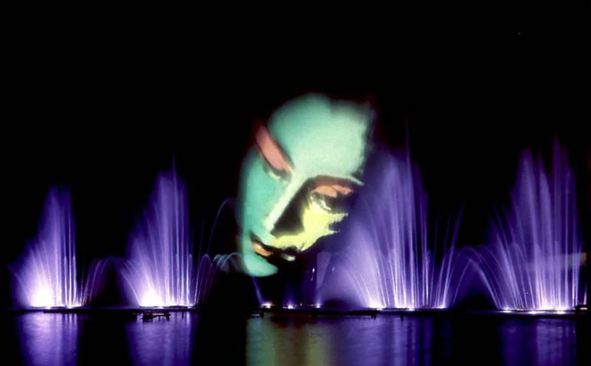 Công nghệ màn nước vô hình trong trình diễn nhạc nước