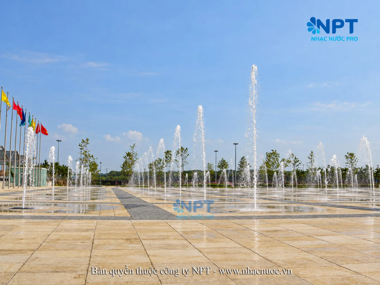 Đài phun nước Trung tâm Hội nghị Quốc gia do NPT thiết kế và thi công tại quảng trường phía trước sảnh chính.
