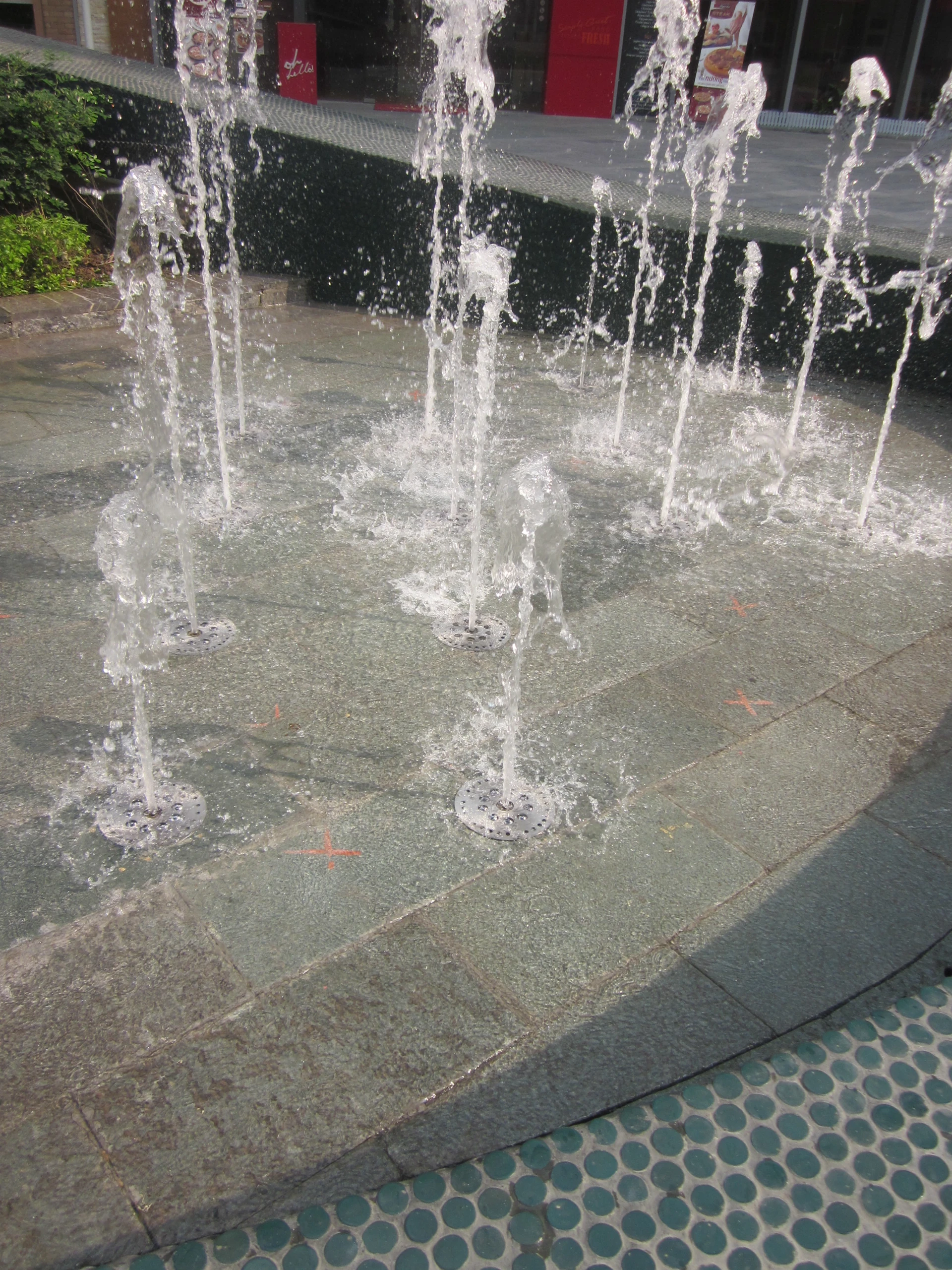 Khối bể phun trung tâm tòa nhà Indochine Cầu Giấy