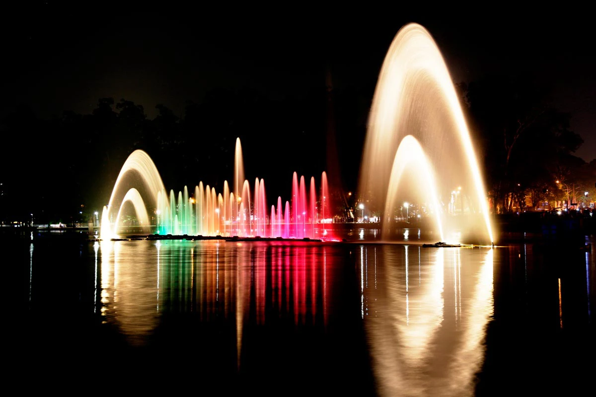 Đèn LED âm nước RGBW là gì? 