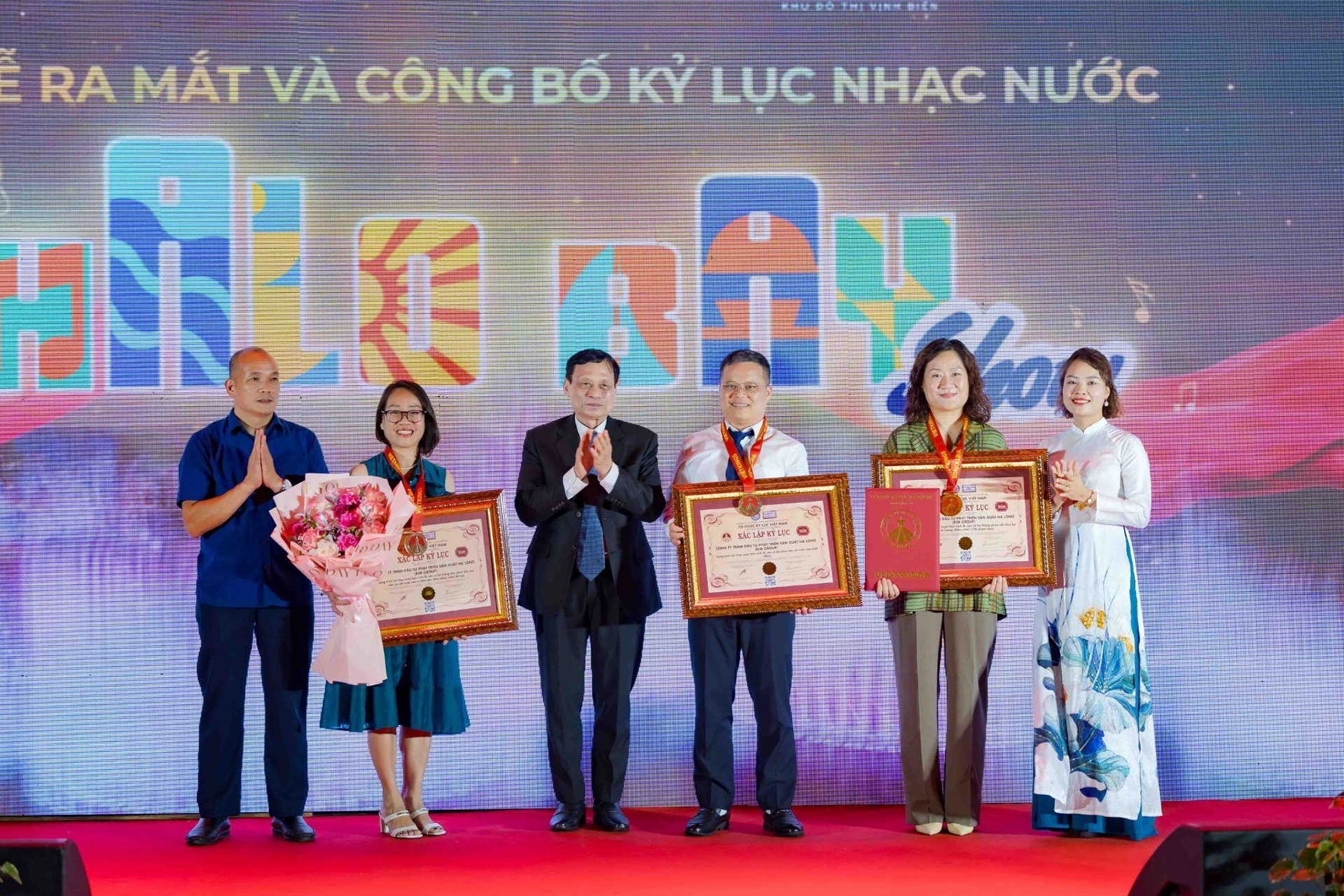 Đội ngũ kỹ thuật NPT chuyển giao công nghệ vận hành nhạc nước cho CĐT