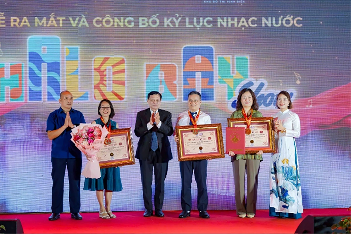 Halo Bay Show đạt 3 kỷ lục Việt Nam về nhạc nước nghệ thuật