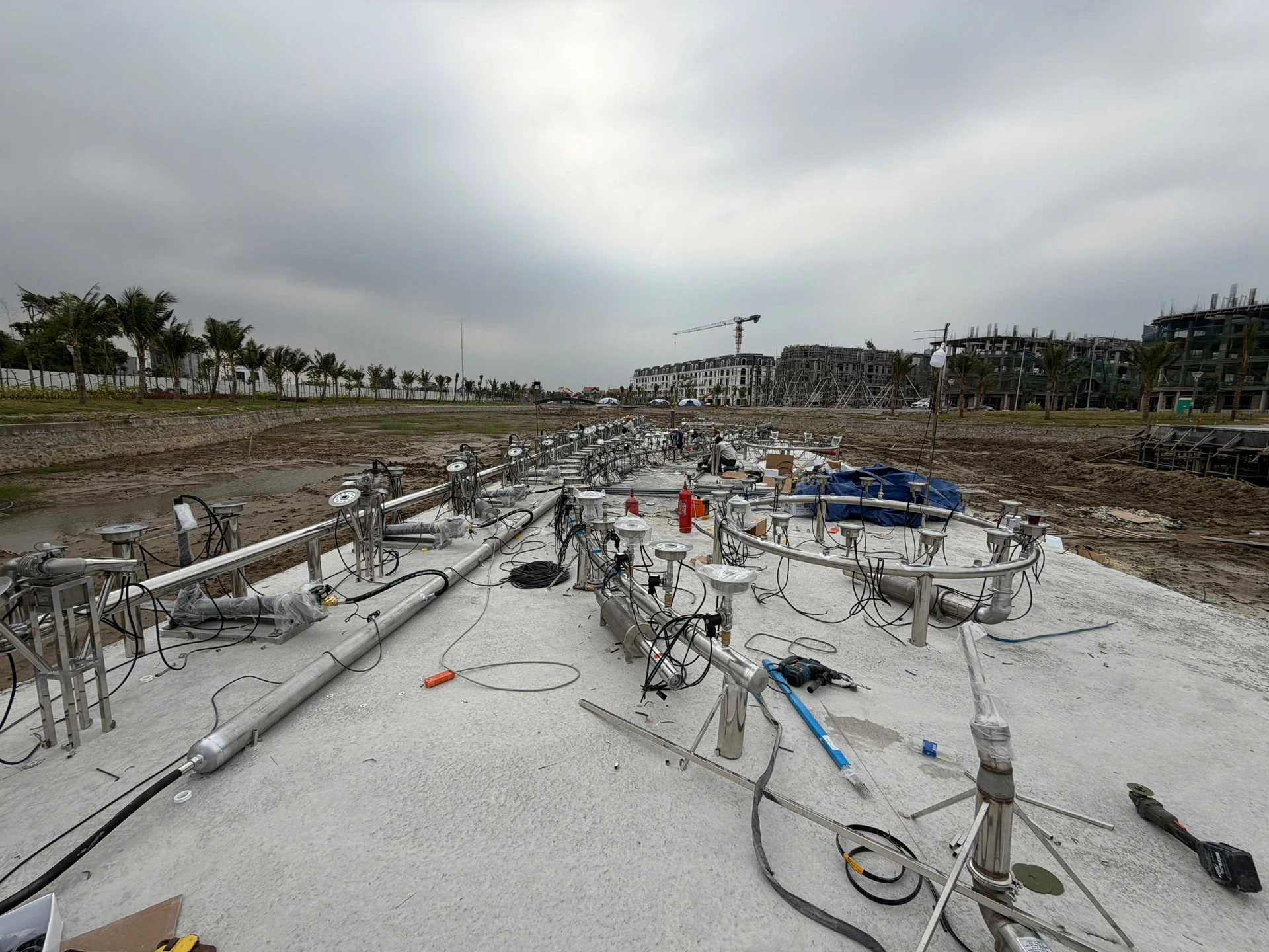 Khu vực hồ cảnh quan và sân khấu nhạc nước Hoàng Huy New City đang thi công