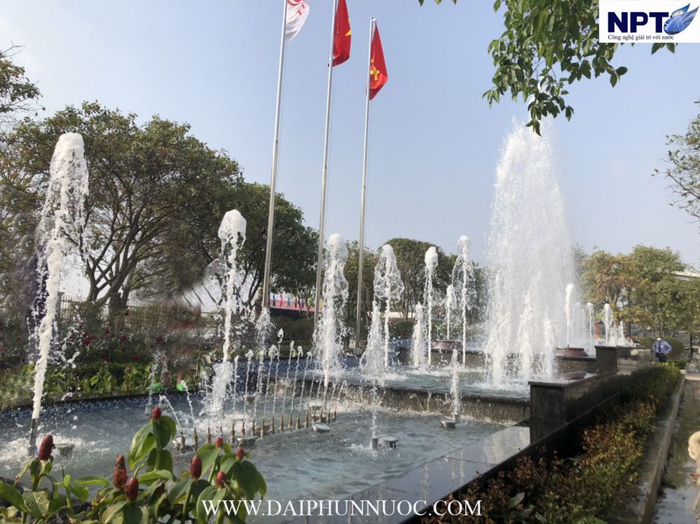 Toàn cảnh đài phun nước TTC nhìn từ cổng nhà máy