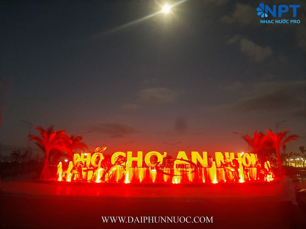 Cổng Phố Chợ An Nhơn – hiệu ứng đỏ