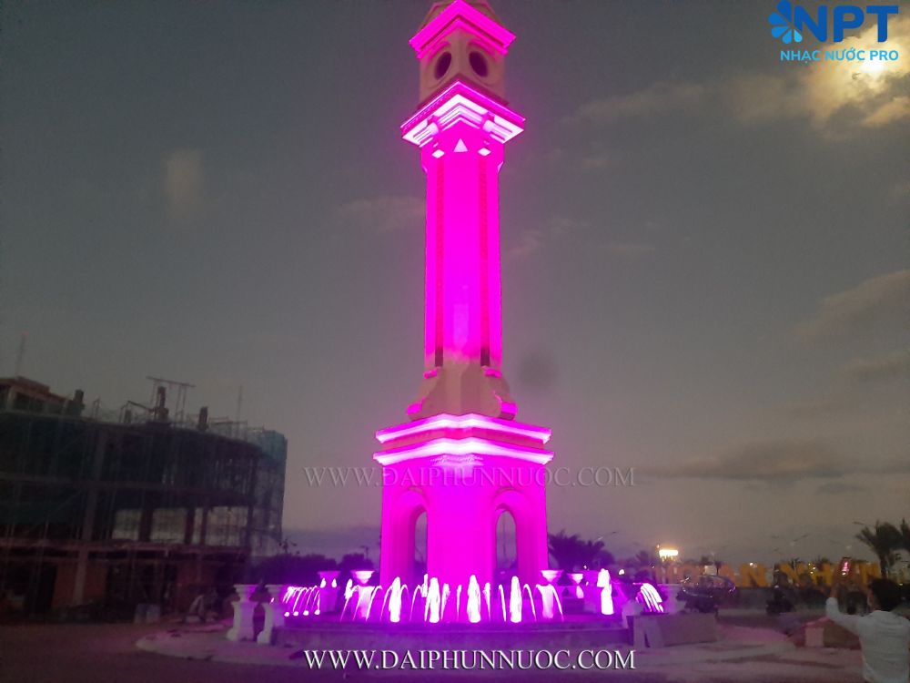 Tháp biểu tượng – phối màu tím