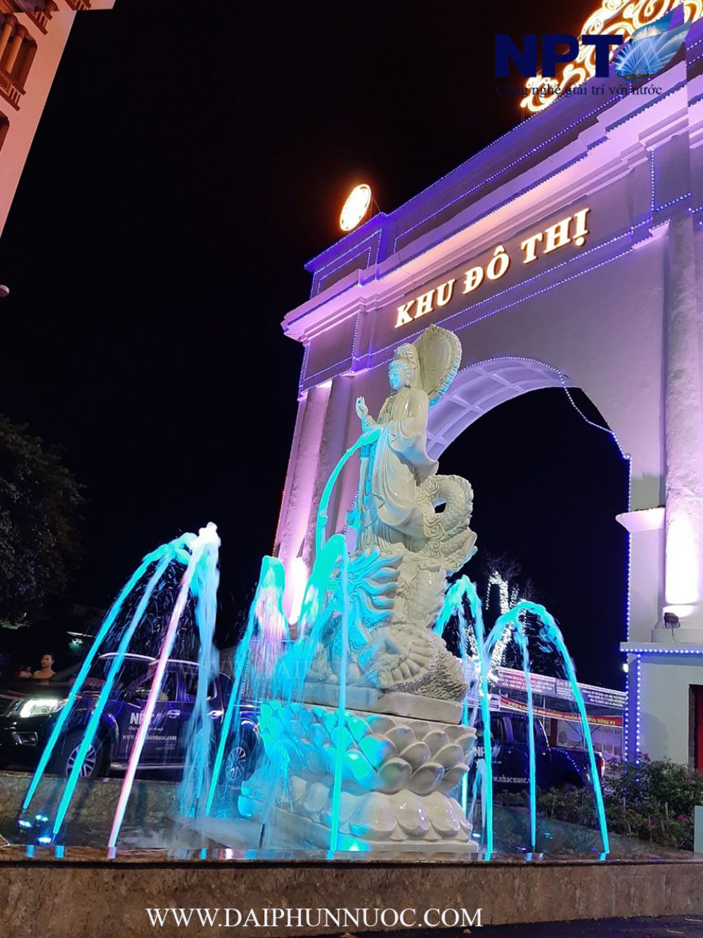 Đài phun nước Hanaka Paris nhìn từ cổng chính