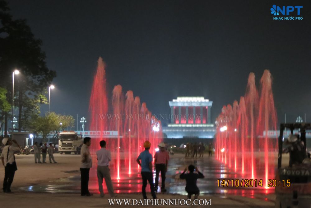 Quảng trường hành chính cần không gian mở và trục nhìn thông thoáng