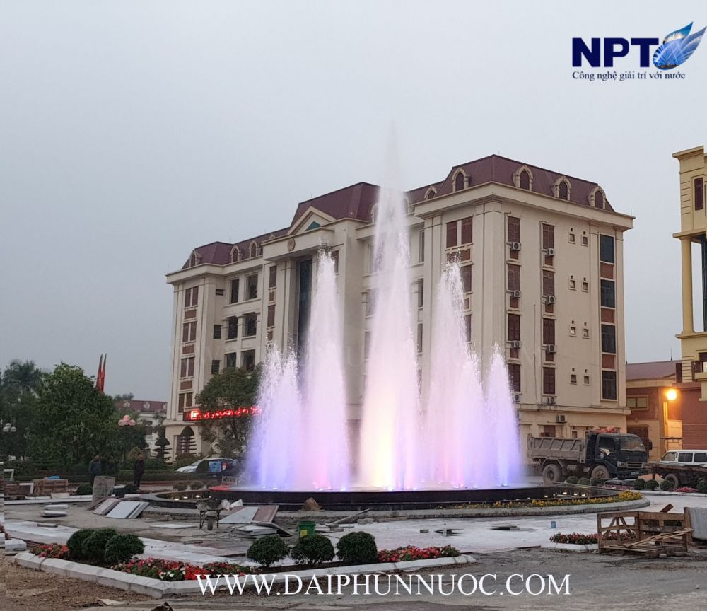 Toàn cảnh bể đài phun trước khối liên cơ – Kinh Môn