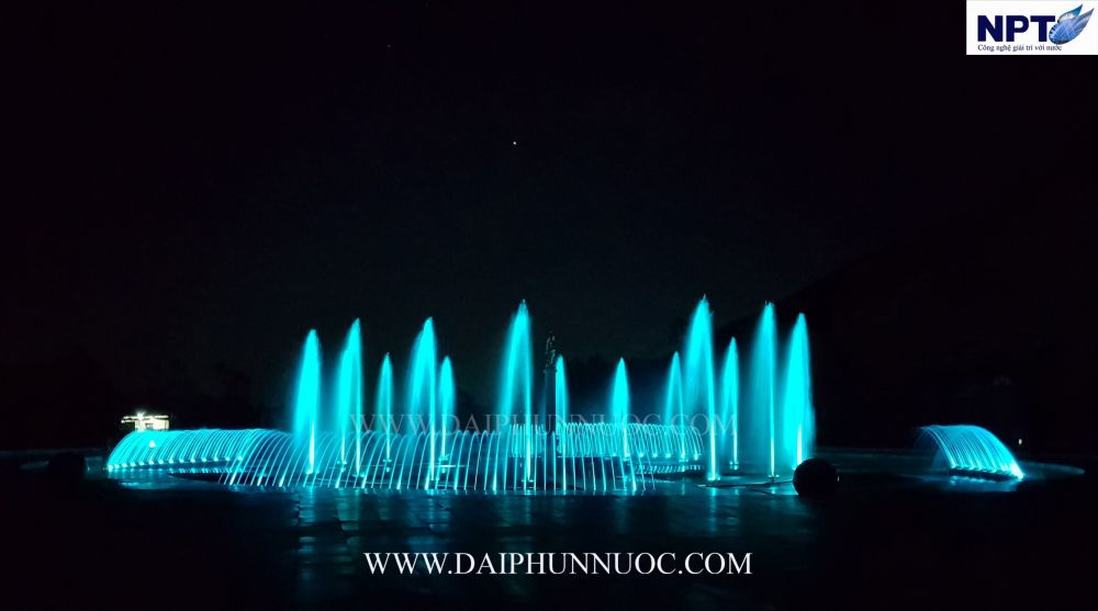Đài phun Linh Phong - đêm