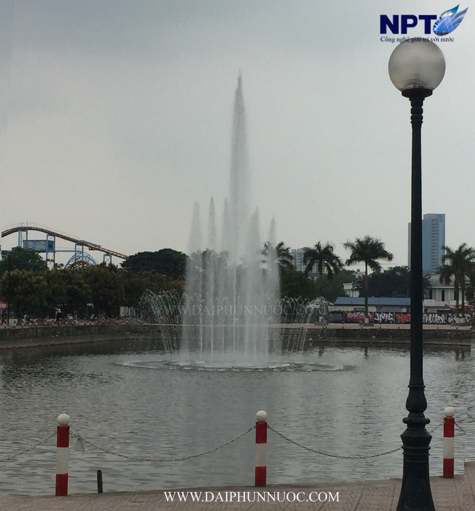 Đài phun nước phao nổi Hồ Tây ban ngày