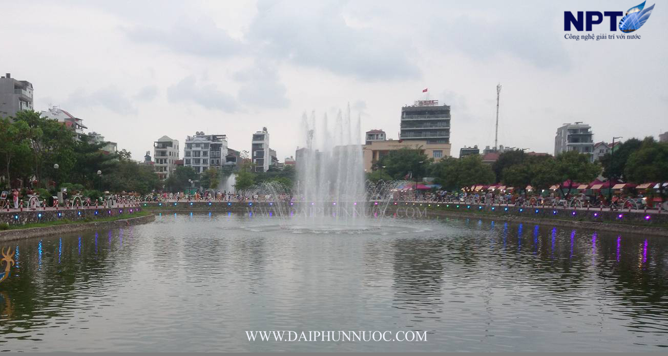 Toàn cảnh hồ Tây với đài phun nước