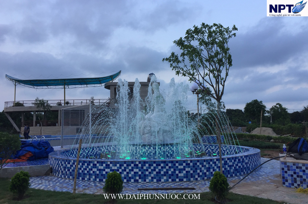 Đài phun nước Đền Trần Thái Bình ban ngày