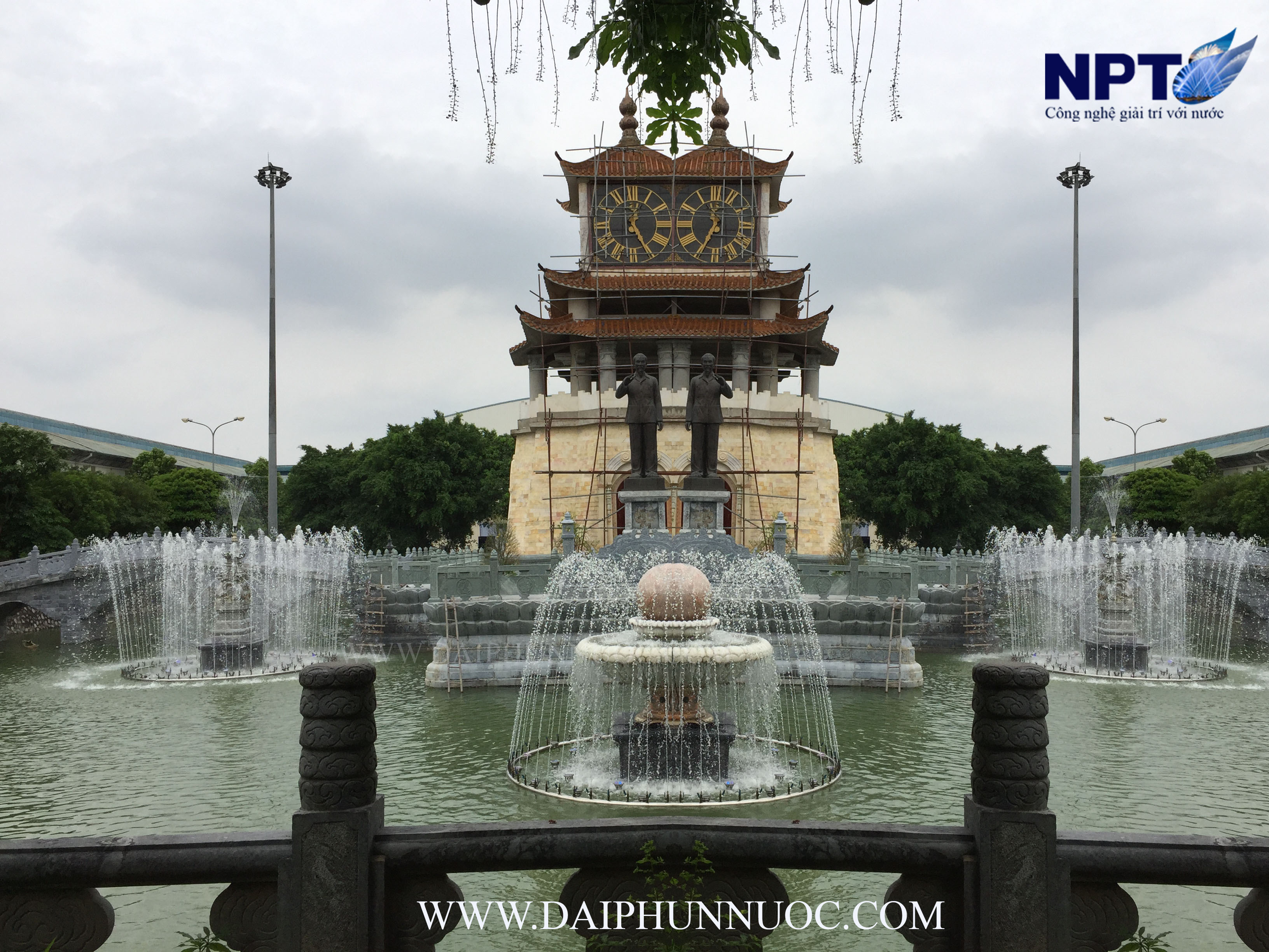 Đài phun nước Hanaka – buổi tối với hệ đèn LED chìm đổi màu