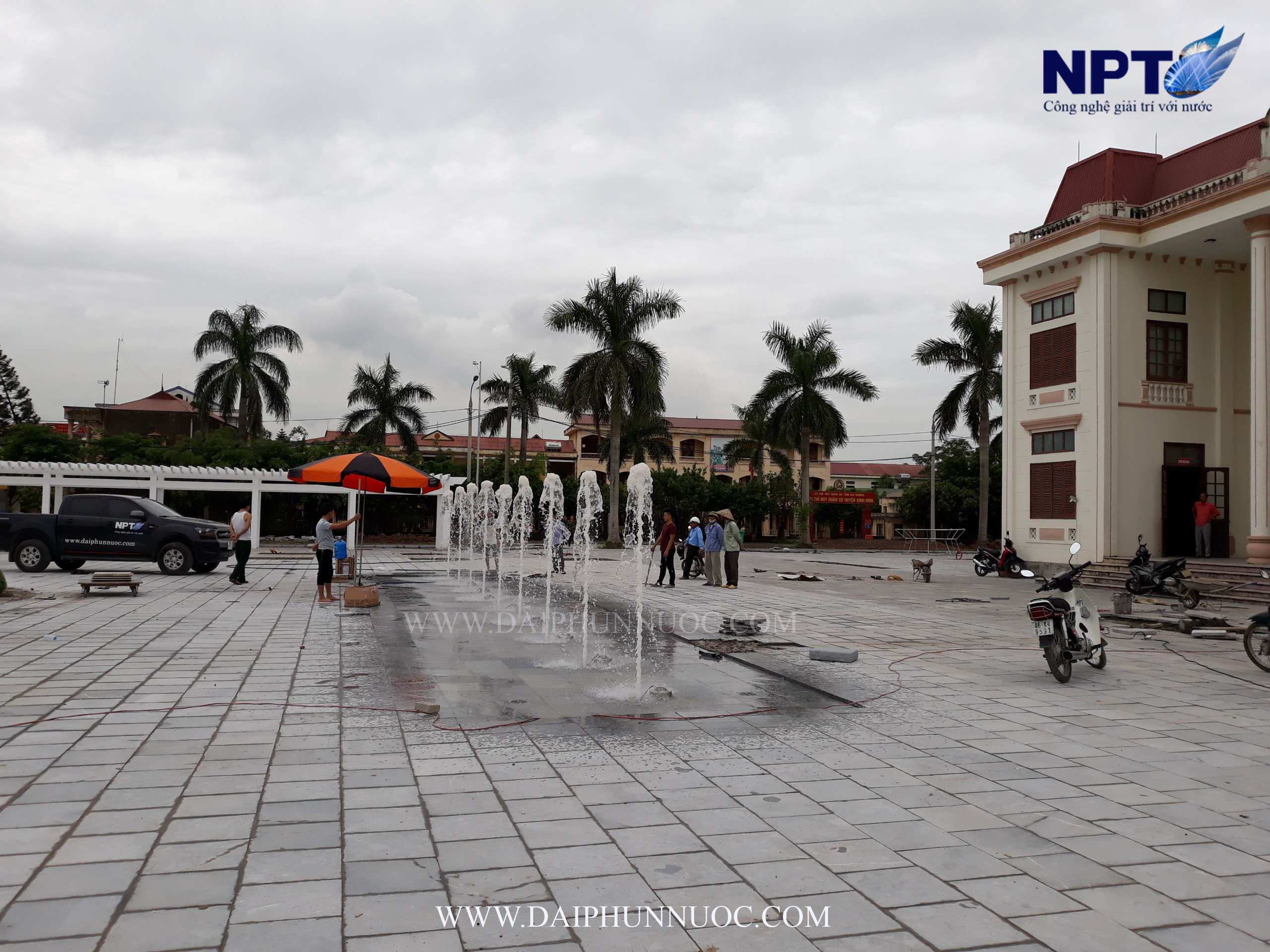 Đài phun nước cạn tại Quảng trường Kinh Môn, Hải Dương – góc rộng