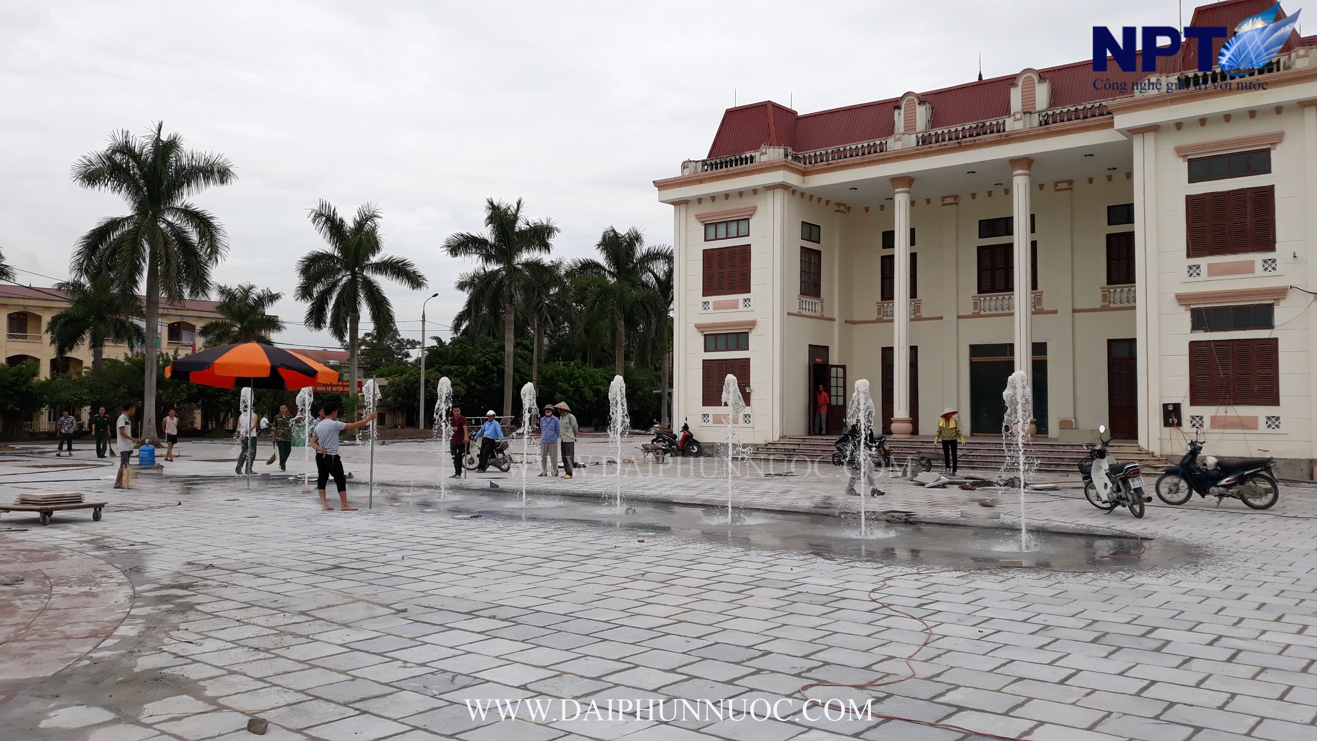 Đài phun nước Kinh Môn – góc nghiêng