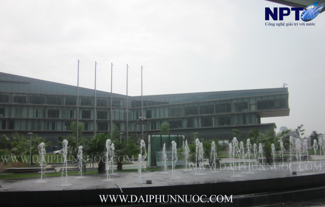 Đài phun nước JW Marriott Hà Nội nhìn từ sảnh