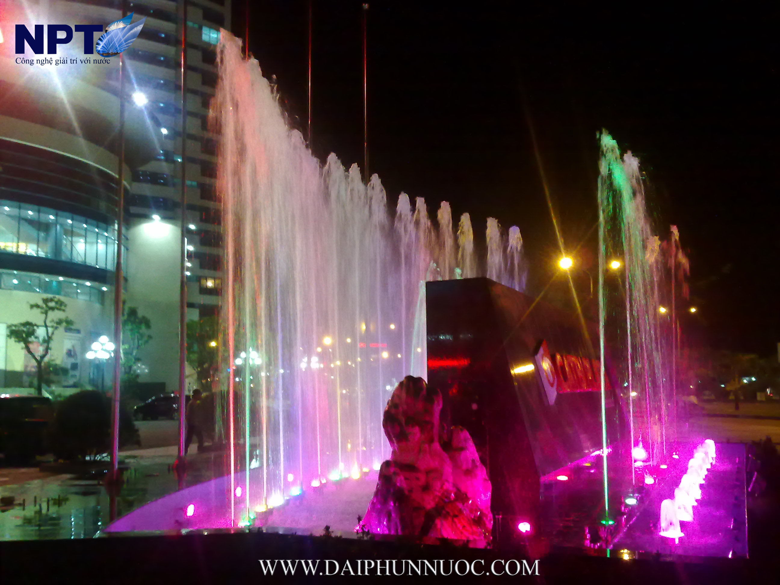 Đài phun nước tại Catbi Plaza Hải Phòng do NPT thi công – ánh sáng đa sắc rực rỡ