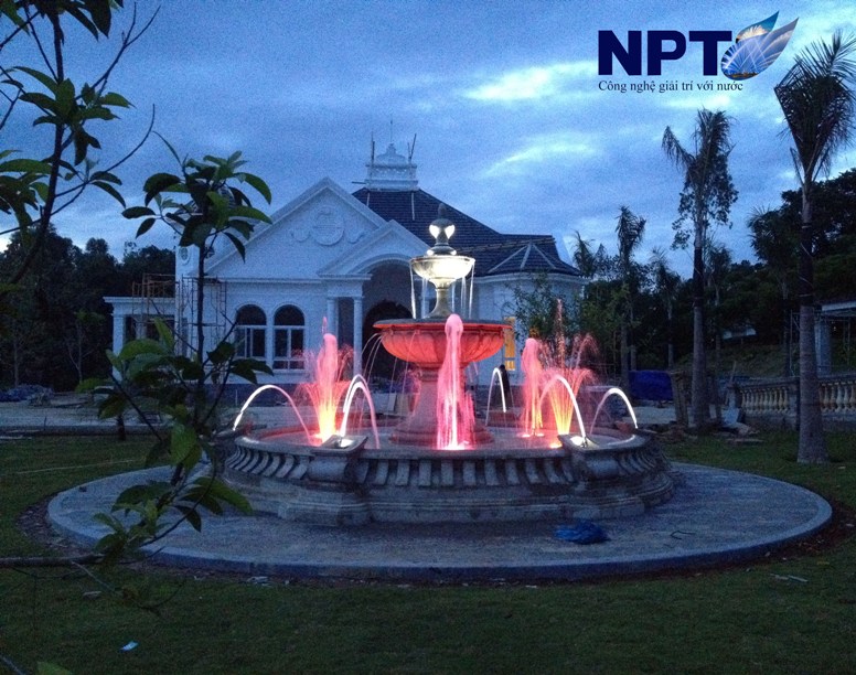 Đài phun nước tại khu du lịch Thanh Hóa ban ngày