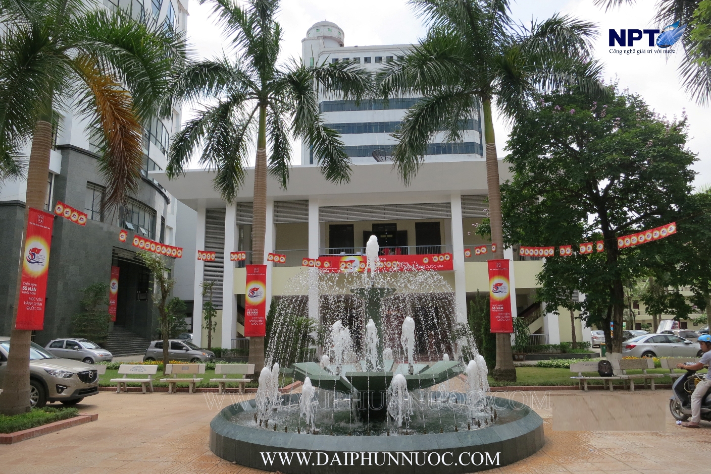 Đài phun nước tại Học viện Hành chính Quốc gia - toàn cảnh