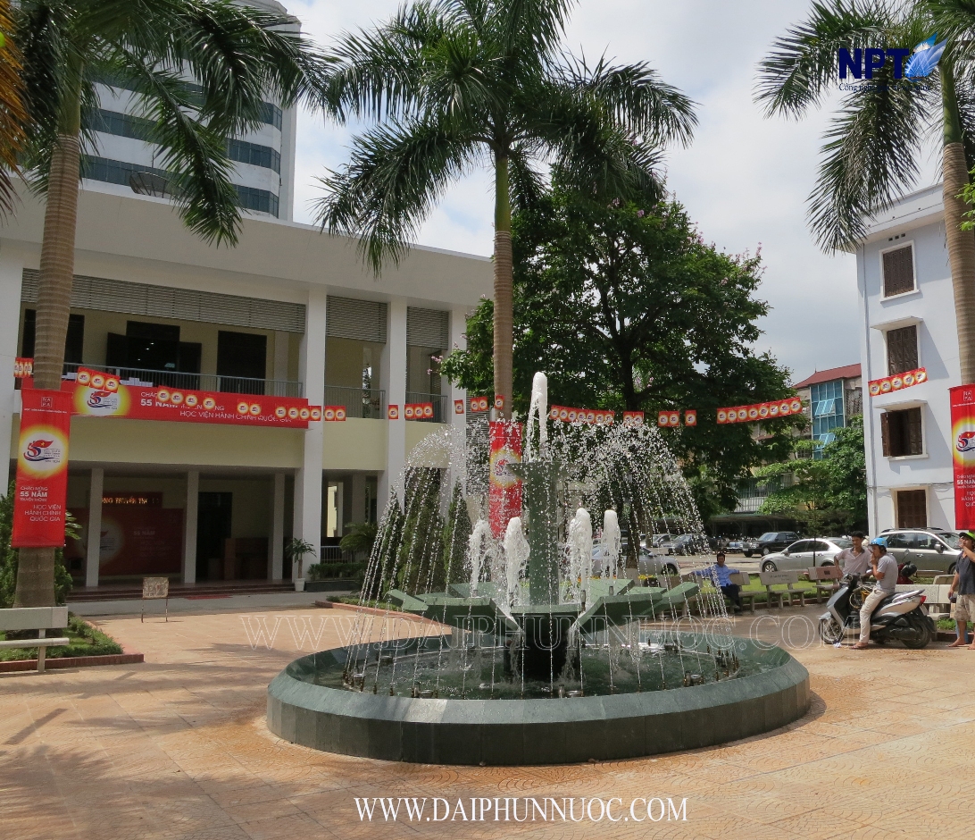 Đài phun nước tại Học viện Hành chính Quốc gia - góc nhìn bên phải