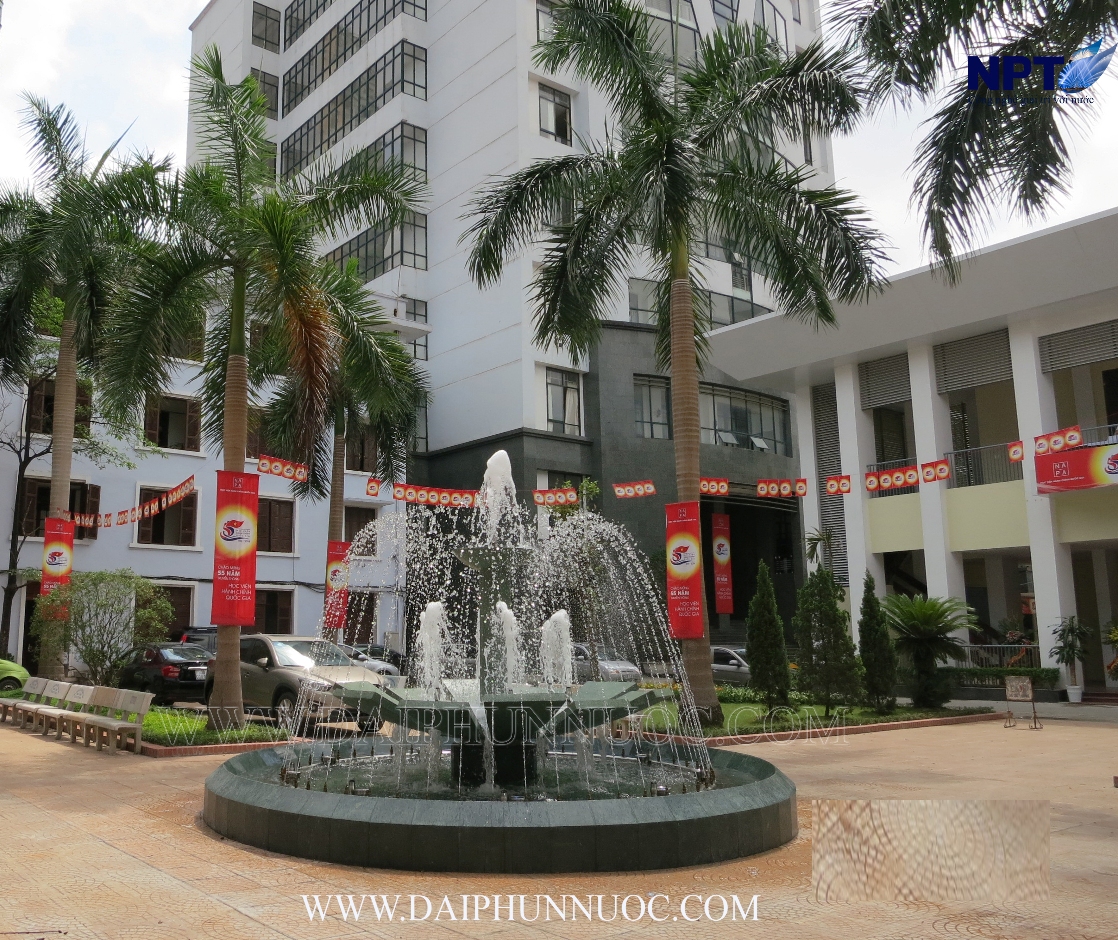 Đài phun nước tại Học viện Hành chính Quốc gia - cận cảnh chi tiết vòi phun