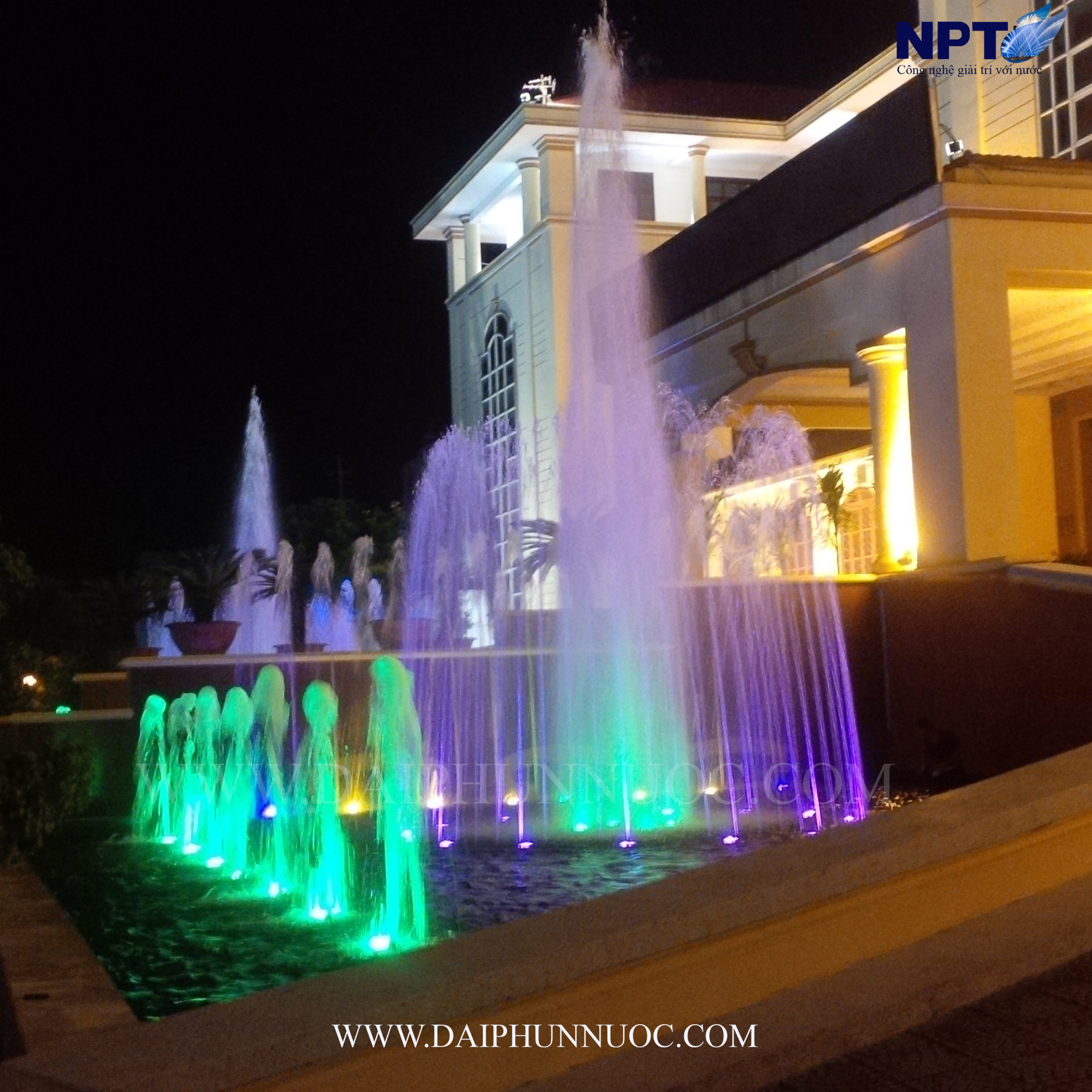 Hồ đài phun UBND Bắc Ninh nhìn từ tiền sảnh