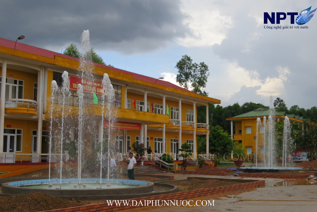 Hai hồ đài phun nước trước Sở Chỉ huy Trung đoàn 18