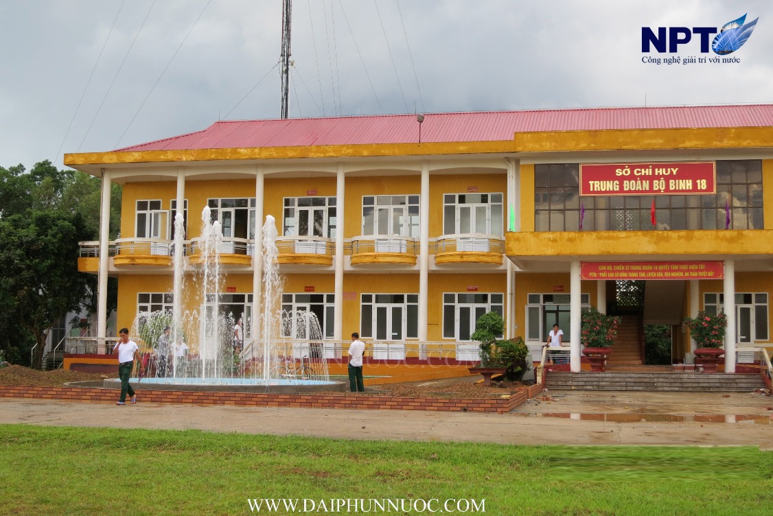 Toàn cảnh khuôn viên doanh trại Sư đoàn 325 với đài phun nước