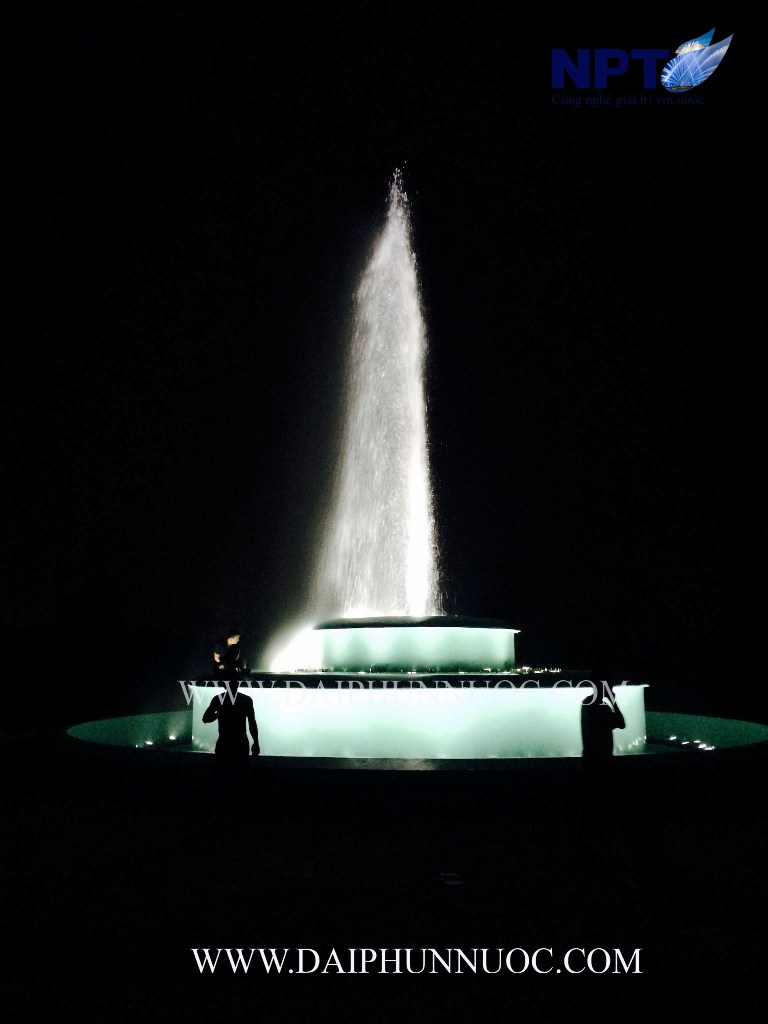 Cột phun trung tâm cao và vòng mái vòm nước đối xứng Cường Thịnh Thi