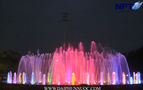 Đài phun nước lập trình Sông Công Thái Nguyên ánh sáng đa sắc