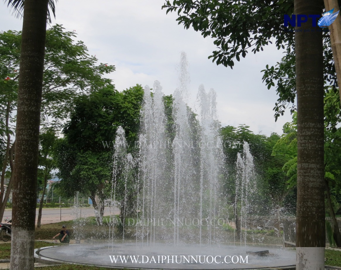 Tia phun trung tâm cao 8m tại Tượng đài Tuyên Quang