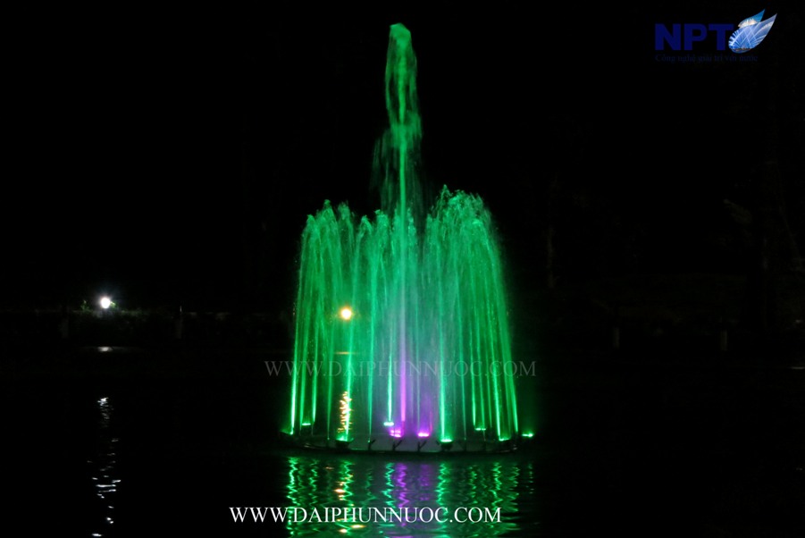 Toàn cảnh hồ Đặng Xá với hệ đài phun phao nổi RGB