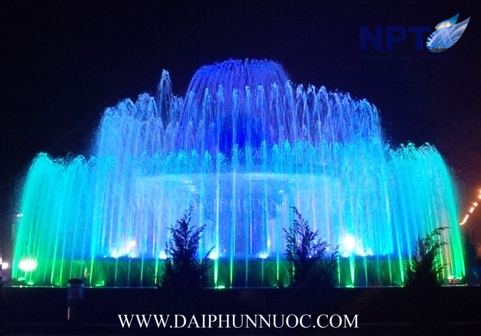 Đài phun nước Gia Bình Bắc Ninh ban đêm ánh sáng xanh lam